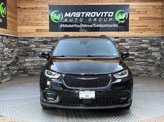 Used 2022 Chrysler Pacifica Touring-L w/ S Appearance Package AWD/4WD video 3
