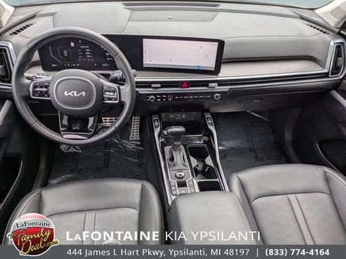Certified 2025 Kia Sorento SX FWD image 29
