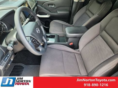 Used 2023 Nissan Frontier SV w/ Tow Package AWD/4WD image 12