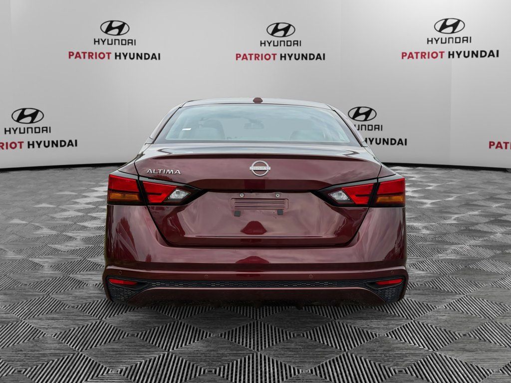 Used 2025 Nissan Altima 2.5 SV FWD image 4