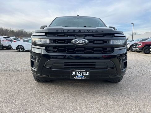 Used 2024 Ford Expedition Limited image 3