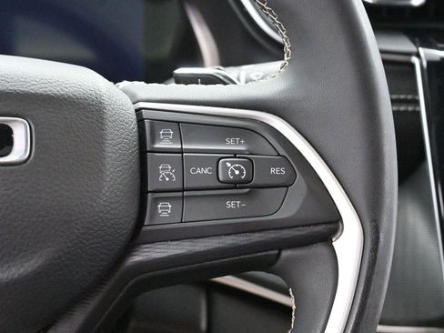 Used 2023 Jeep Grand Cherokee L Laredo AWD/4WD image 15