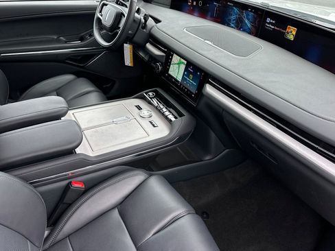 New 2026 Lincoln Navigator Reserve w/ Jet Appearance Package AWD/4WD image 16