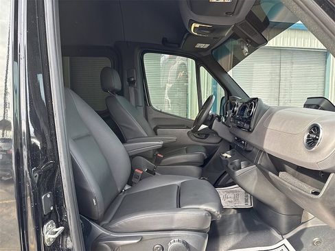 Used 2025 Mercedes-Benz Sprinter 2500 image 13