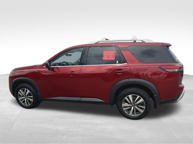 Certified 2024 Nissan Pathfinder SL w/ Black Appearance Package AWD/4WD image 6