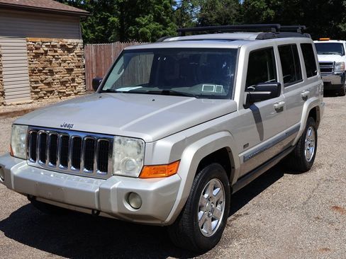 Used 2007 Jeep Commander Sport AWD/4WD image 3