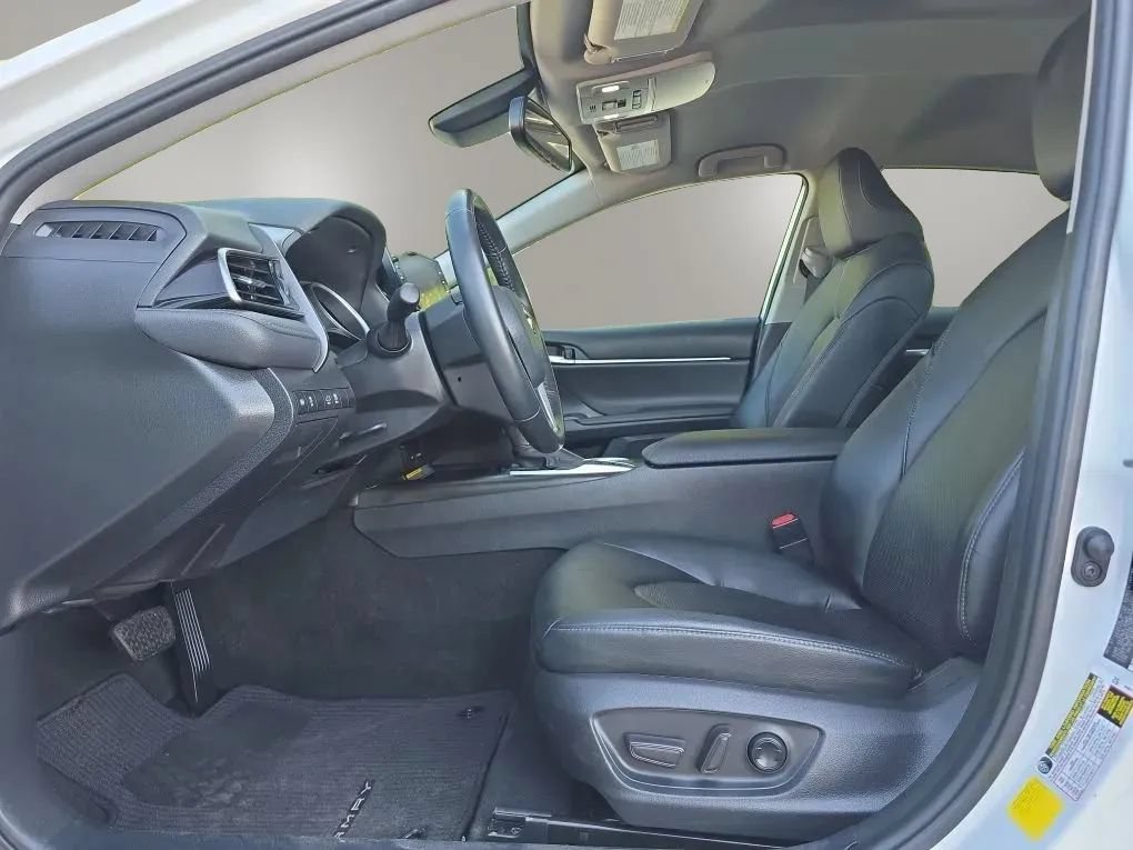 Used 2021 Toyota Camry XLE FWD image 13