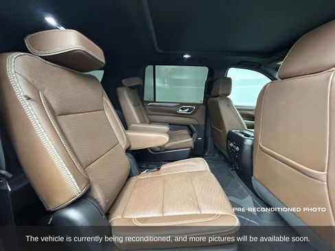Used 2023 Chevrolet Suburban High Country image 16