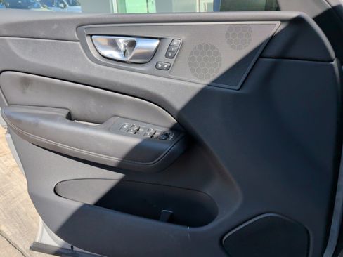 Used 2025 Volvo XC60 B5 Plus image 29