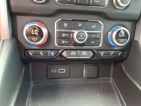 Used 2024 GMC Yukon SLT w/ SLT Luxury Package AWD/4WD image 24