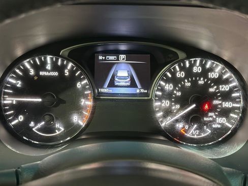 Used 2017 Nissan Pathfinder SV image 14