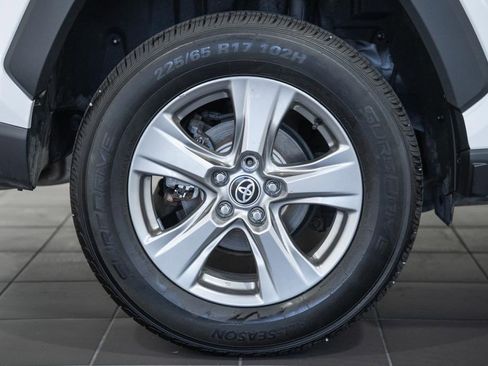 Used 2025 Toyota RAV4 XLE AWD/4WD image 15