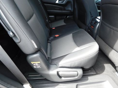 Used 2019 Nissan Pathfinder S AWD/4WD image 27