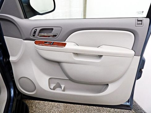 Used 2012 Chevrolet Avalanche LT image 11