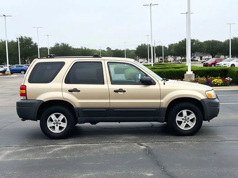 Used 2007 Ford Escape XLS image 9
