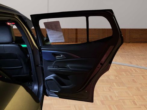 Used 2025 Chevrolet Equinox EV LT w/ Convenience Package image 24