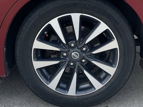 Used 2016 Nissan Altima 2.5 SV w/ Convenience Package FWD image 9