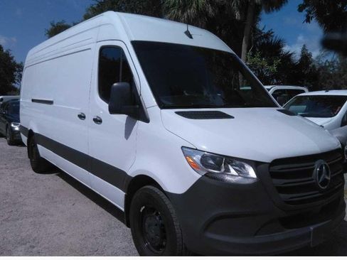Used 2025 Mercedes-Benz Sprinter 2500 image 7