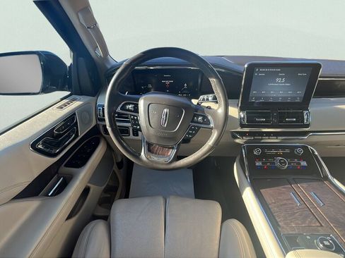 Used 2020 Lincoln Navigator Reserve w/ Luxury Package image 10