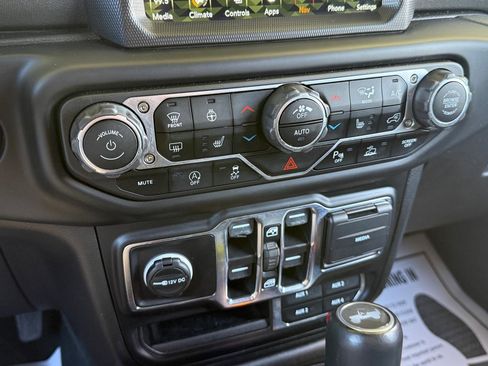 Used 2023 Jeep Wrangler Unlimited Sahara image 26