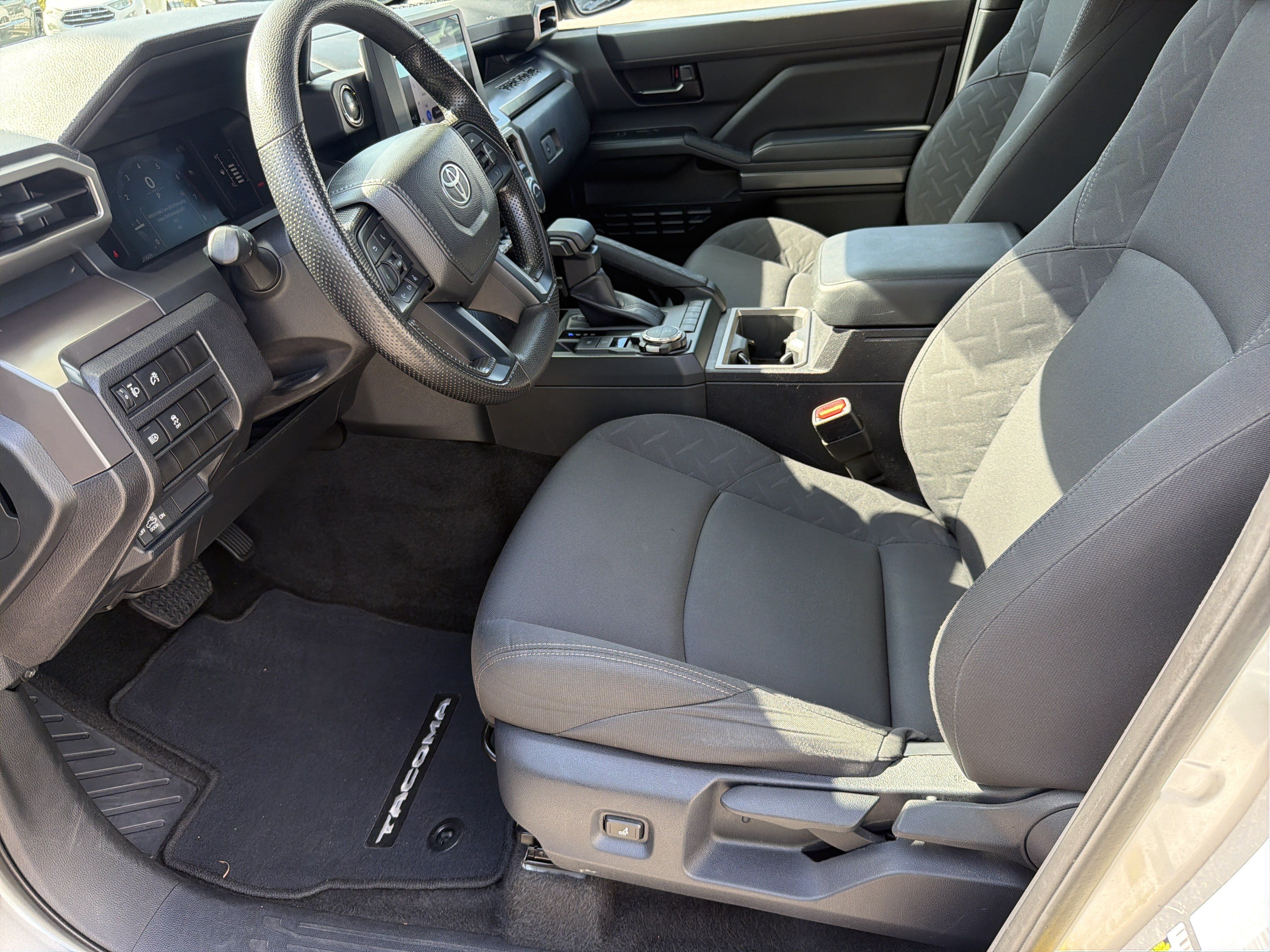 Certified 2025 Toyota Tacoma SR5 AWD/4WD image 19