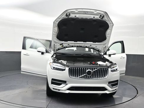 Used 2023 Volvo XC90 B5 Plus AWD/4WD image 39