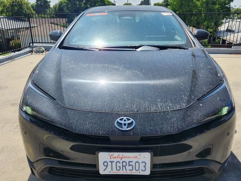 Used 2025 Toyota Prius LE AWD/4WD image 1