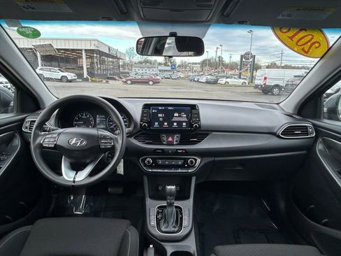 Used 2018 Hyundai Elantra GT image 19