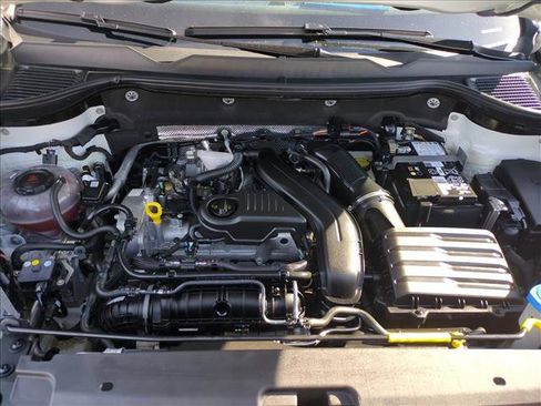 Used 2025 Volkswagen Taos SE w/ Panoramic Sunroof Package image 22