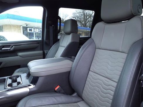 Used 2024 Chevrolet Silverado 2500 ZR2 w/ Technology Package image 7