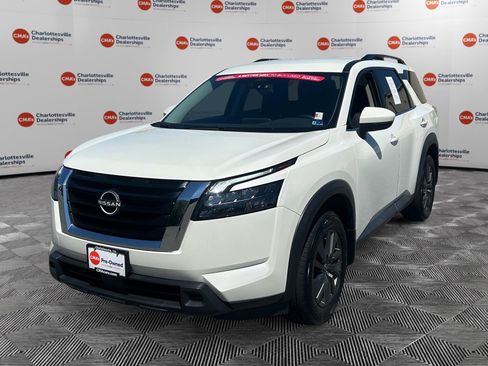 Certified 2024 Nissan Pathfinder SV image 1