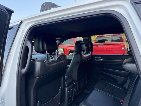 Used 2020 Jeep Grand Cherokee Altitude RWD image 12