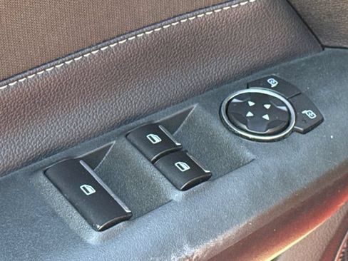 Used 2019 Ford Mustang Convertible RWD image 19