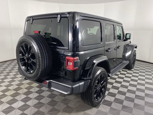 Used 2025 Jeep Wrangler Sahara image 7