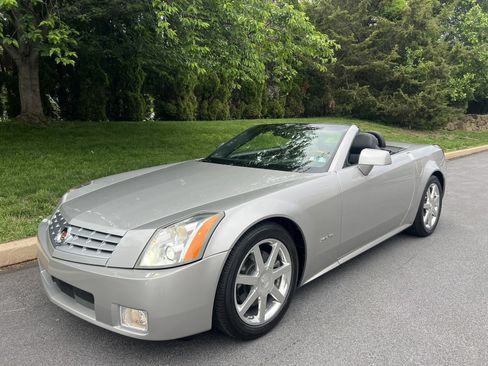 Used 2004 Cadillac XLR RWD image 54