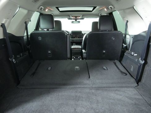 Used 2023 Nissan Pathfinder SL w/ SL Premium Package AWD/4WD image 17