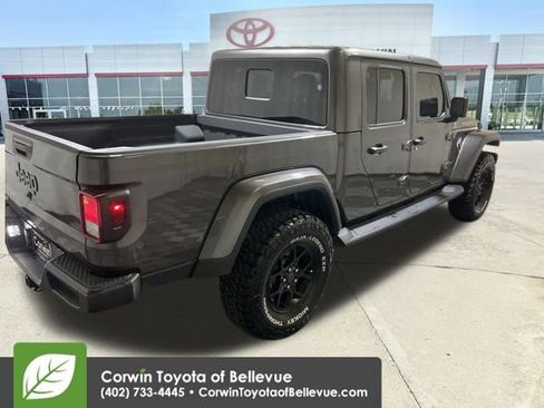 Used 2025 Jeep Gladiator Sport image 5