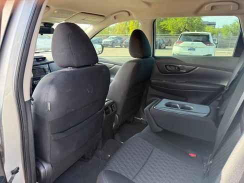 Used 2019 Nissan Rogue S FWD image 11
