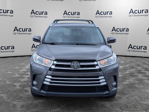 Used 2017 Toyota Highlander XLE FWD image 3