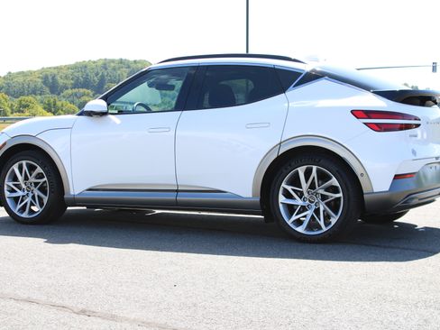 Used 2023 Genesis GV60 Advanced AWD/4WD image 10