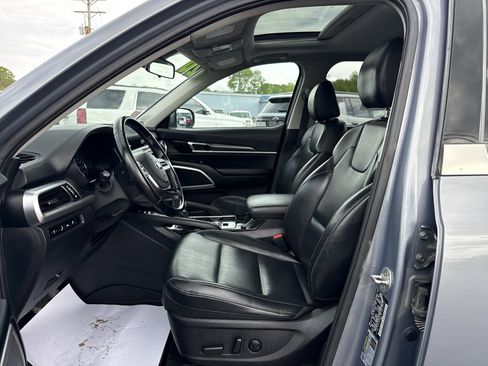 Used 2020 Kia Telluride S w/ S 8 Passenger Seating Package AWD/4WD image 12
