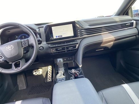 Used 2025 Toyota Camry SE image 15