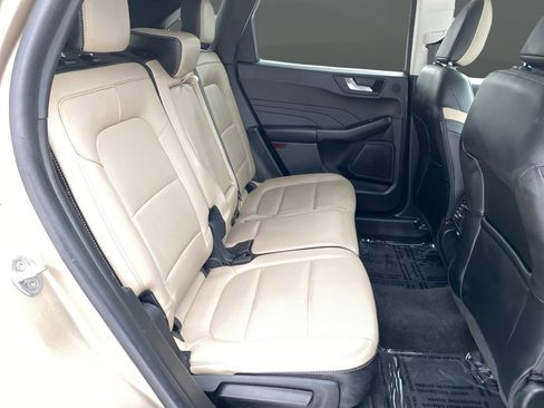 Used 2021 Ford Escape Titanium image 40