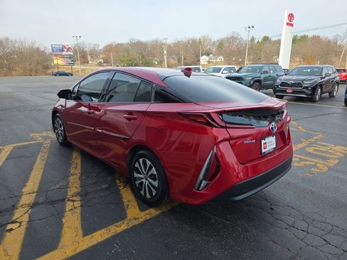Used 2020 Toyota Prius Prime XLE image 7