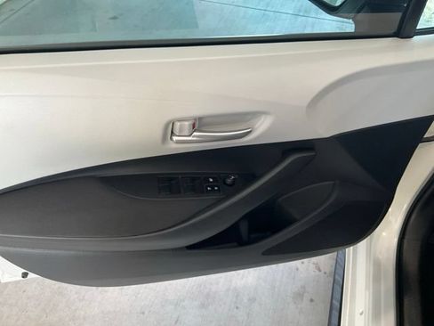 Used 2026 Toyota Corolla SE FWD image 5
