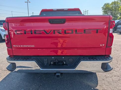 Used 2022 Chevrolet Silverado 1500 LT AWD/4WD image 7