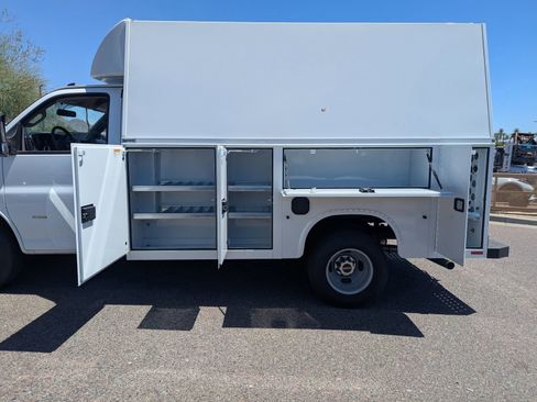 New 2025 GMC Savana 3500 w/ Power Convenience Package RWD image 10