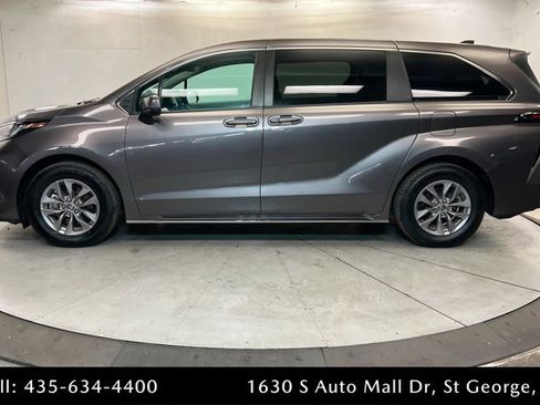 Used 2023 Toyota Sienna LE AWD/4WD image 2