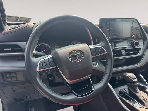 Used 2022 Toyota Highlander XSE AWD/4WD image 12