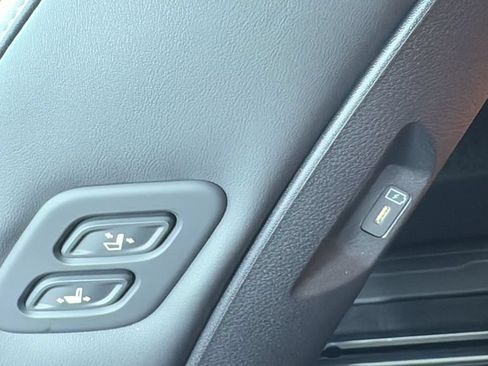 New 2026 Kia Carnival EX FWD image 37